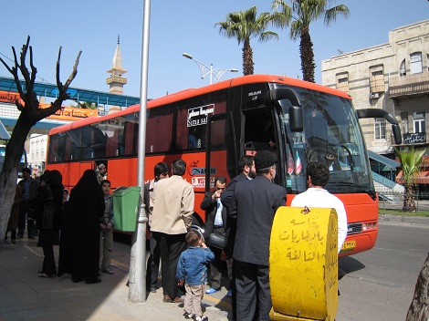 イランの観光バス